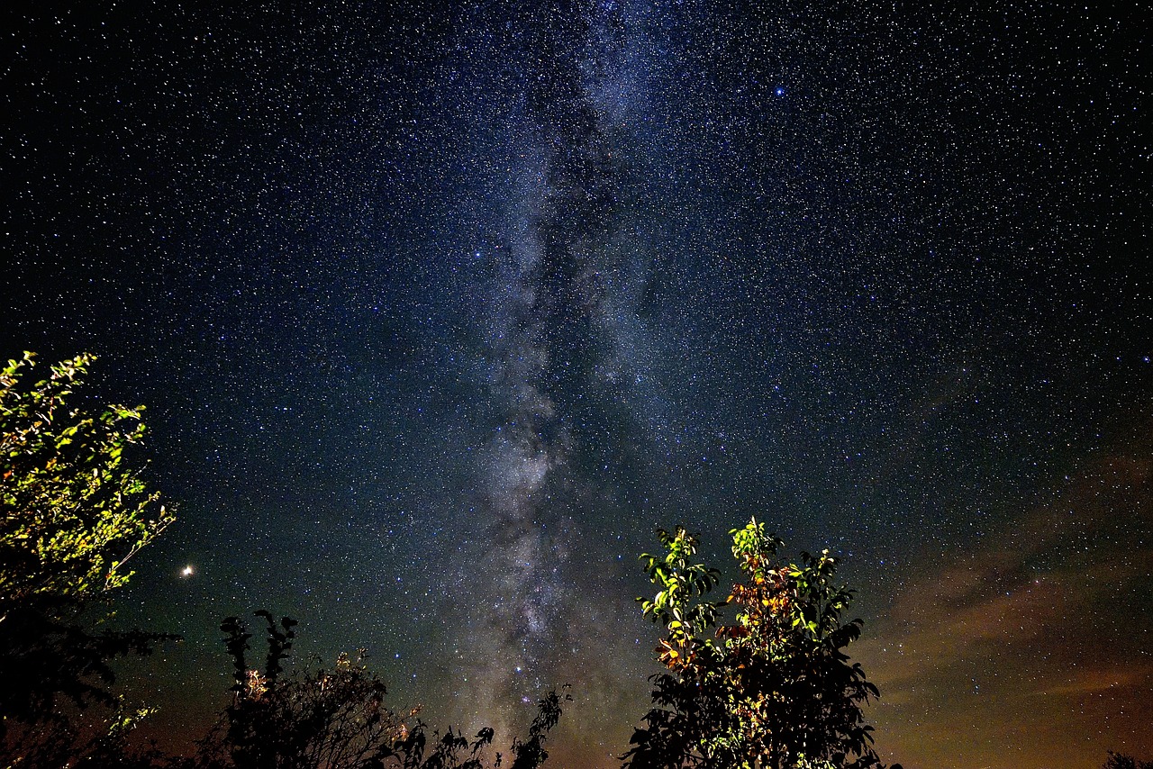 直播盛宴，英仙座流星雨光临地球之夜