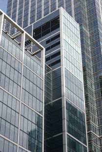 Q235钢材在装潢设计中的应用与创意