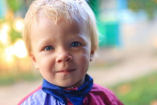 8个月大女宝宝爱看帅哥,目不转睛的奥秘与启示 8个月大女宝宝爱看帅哥,目不转睛的奥秘与启示