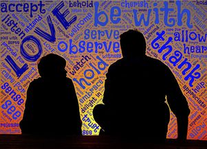 男孩作业首登宣传栏，深夜父子共赏的温馨时刻