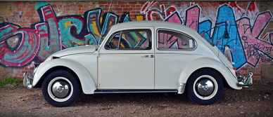 感恩之心，回馈真情，一位女车主的跪谢与全新大众车的赠予