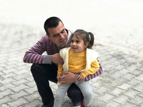 张晚意景甜被喊爸爸妈妈的反应，明星亲子互动的温馨瞬间与公众期待