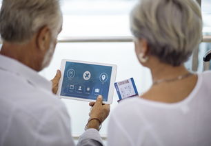 妈妈独自撒十多亩地化肥 女儿心疼