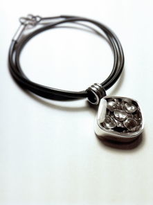 银项链为何会变黑?原来问题出在这里. 银项链为何会变黑?原来问题出在这里.