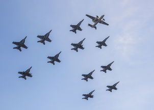 中国正造大型核动力航母?国防部回应 中国正造大型核动力航母?国防部回应