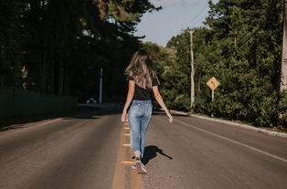 从打工妹到女首富，她要去香港IPO了