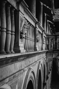 哥特式建筑,尖塔与飞扶壁的诗意交响 哥特式建筑,尖塔与飞扶壁的诗意交响