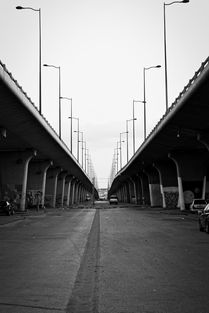 钢结构连廊，现代建筑的桥梁