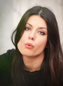 如何正确使用卷发器，轻松打造时尚发型